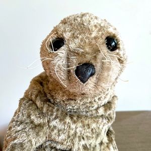 Plush seal puppet toy
